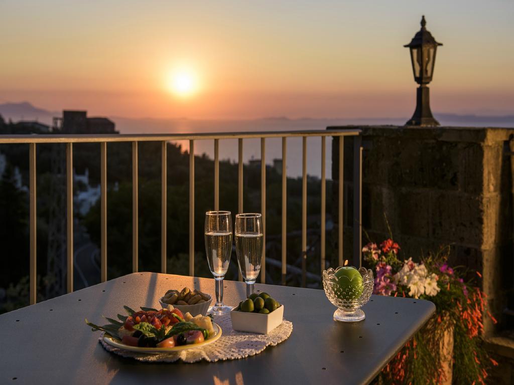 Villa Carolina Sorrento Private Heated Mini Pool And Sea View Room photo